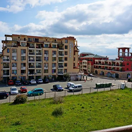 Apartment Rodina 1 *